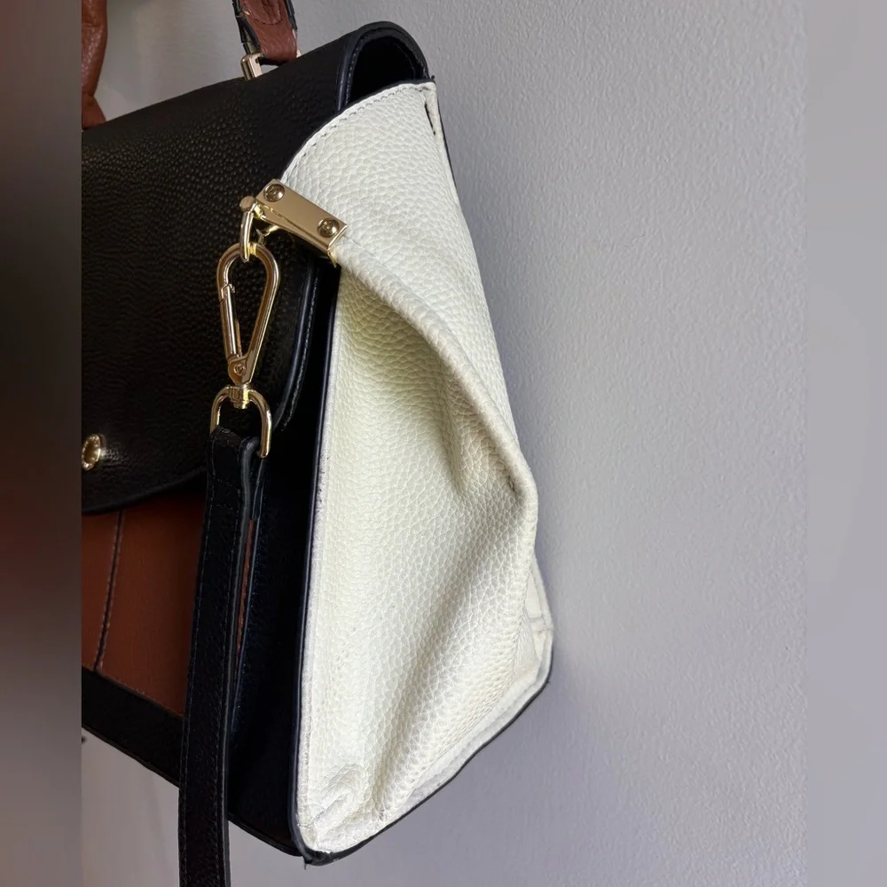 Steve Madden Women's Purse with Gold-Tone Hardware Shoulder Strap‎ And Handle